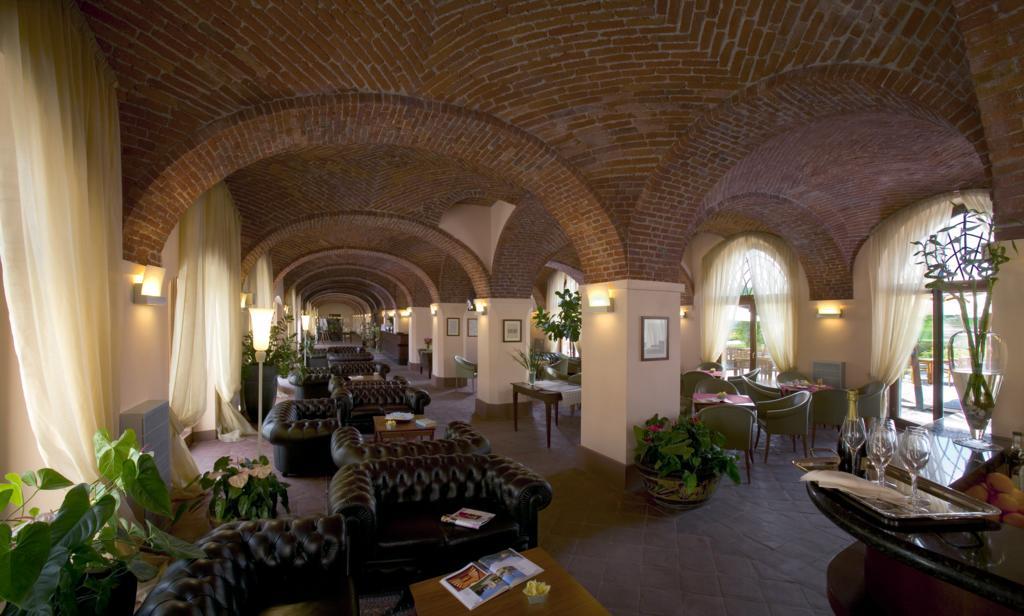 Albergo Dell'Agenzia Bra Kültér fotó