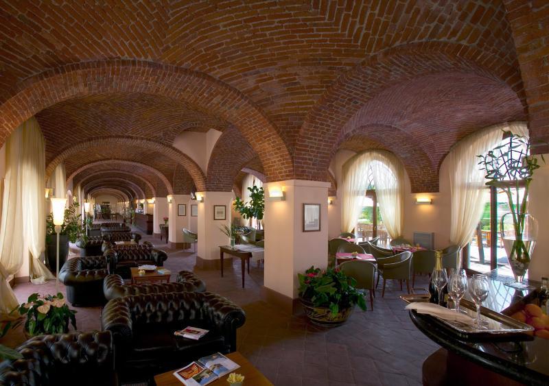 Albergo Dell'Agenzia Bra Kültér fotó