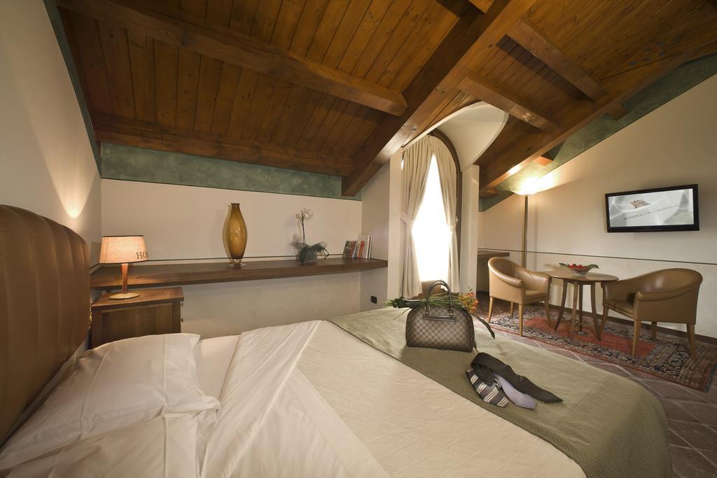 Albergo Dell'Agenzia Bra Kültér fotó